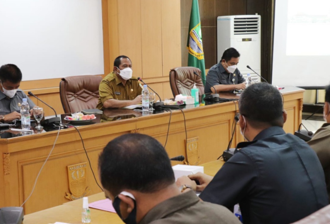 Plt Bupati Bekasi Minta Camat Berkontribusi Aktif Antisipasi Banjir Plt Bupati Bekasi Minta Camat Berkontribusi Aktif Antisipasi Banjir