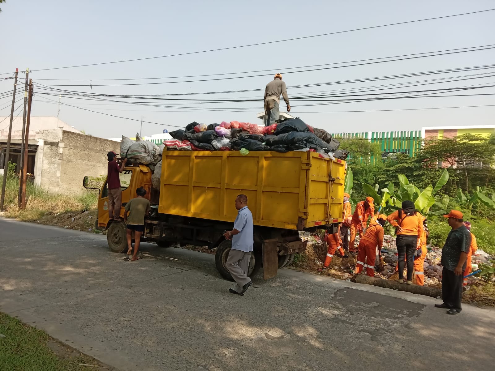 UPTD V DLH kabupaten Bekasi Gelar Jumsih di Empat Kecamatan